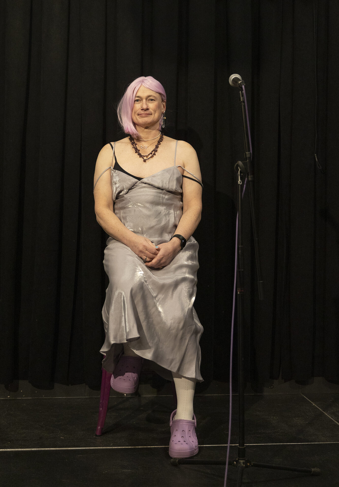 Davi Gray in silver on a stage.